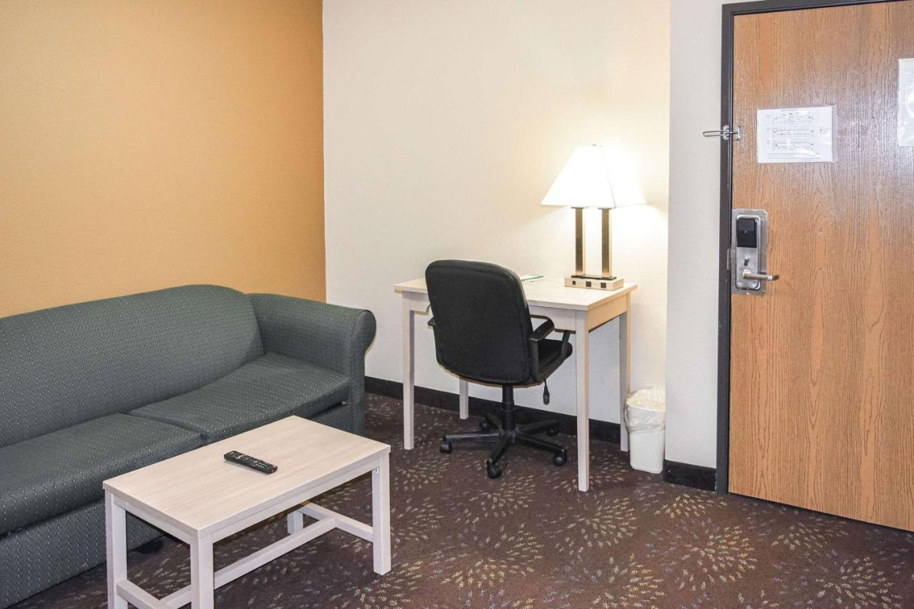 Quality Inn & Suites Brooks Louisville South מראה חיצוני תמונה